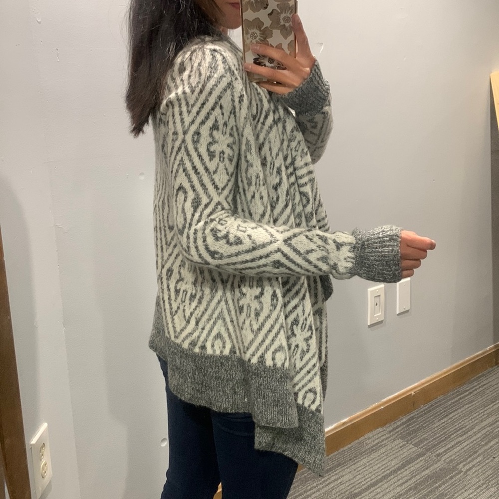 New Abercrombie wool blend cardigan in size xs/s - Picture 2 of 6